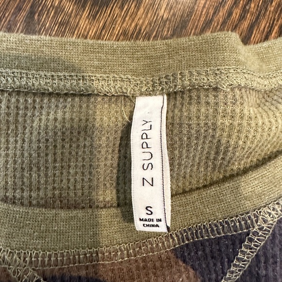 Z Supply Green Camo thermal long sleeve - Picture 3 of 3
